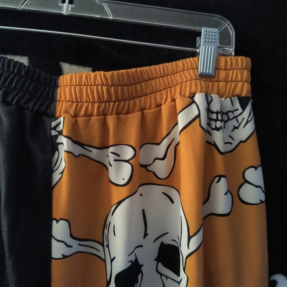 Skull and cross bones pants - Picture 2 of 3